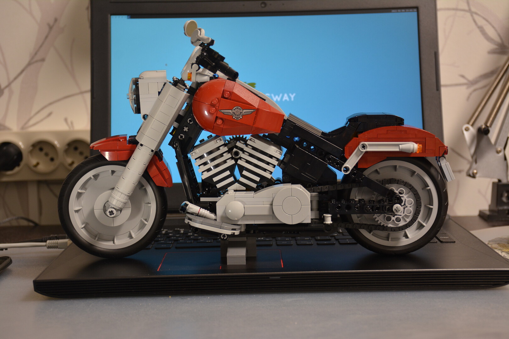 Полностью собранная модель, вид сбоку